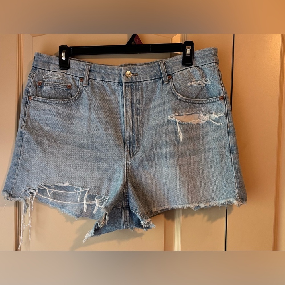 AE outfitters Strigid Denim Curvy  Waist '90s Boyfriend Short
Women